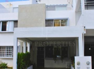 Casa · 118m² · 3 Recámaras · 1 Estacionamiento · Casa en Venta, Residencial Jardines del Sur 4, Cancun, Q. Roo.