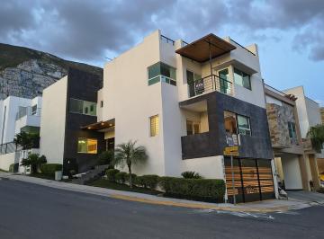 Casa · 313m² · 3 Recámaras · 2 Estacionamientos · Casa en Venta en Colinas del Valle