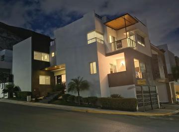 Casa · 313m² · 3 Recámaras · 2 Estacionamientos · Casa en Venta en Colinas del Valle