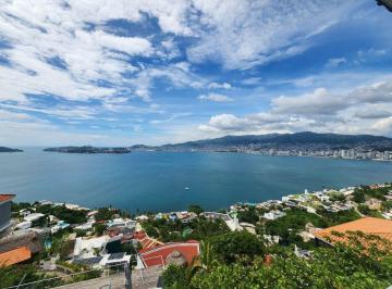 Casa en condominio · 250m² · 4 Recámaras · 1 Estacionamiento · Villa Residencial con Vista Espectacular a La Bahia
