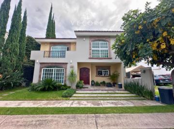1 · Casa en Renta en Jardin Real, Zapopan