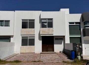 Casa · 180m² · 3 Recámaras · 2 Estacionamientos · Casa en Residencial El Refugio
