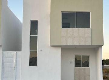 Casa · 79m² · 3 Recámaras · 2 Estacionamientos · Casa en Venta en Cerrada Sobre Av Principal de Torreón