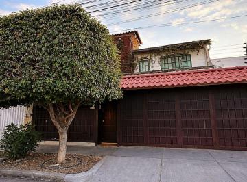 3345e712b49437654141a629755ae539bbf53615cd25f1b172108e262be98303 · Amplia Casa en Venta Bosques de La Victoria