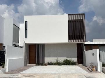 Casa · 181m² · 4 Recámaras · 2 Estacionamientos · Lomas del Dorado, Casa en Renta de 4 Recámaras, Una en Planta Baja