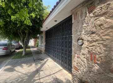 Casa de 5 habitaciones, Zapopan · La Estancia. Amplia Propiedad con Potencial Para Oficinas, Locales o Departamentos
