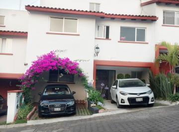 • 4 recámaras amplias
• 3.5 baños
• Closet de visitas
• Cocina amplia integra · Casa Remodelada de 250 m² en Condominio Privado con Vigilancia