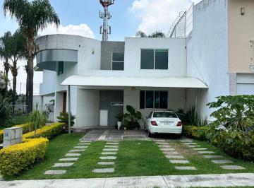 Casa de 3 habitaciones, Tlajomulco de Zúñiga · Residencia Cómoda y Moderna en Coto Los Laureles, Junto a Galerías Santa Anita.