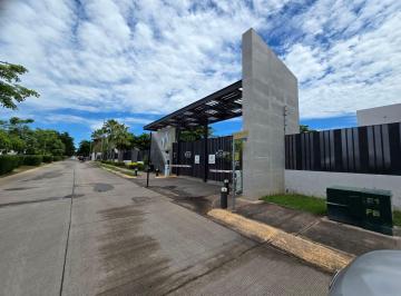 Casa · 248m² · 3 Recámaras · 2 Estacionamientos · Casa en Misiones del Rey Combina Ubicación, Seguridad y Plusvalía. Privada con Alberca