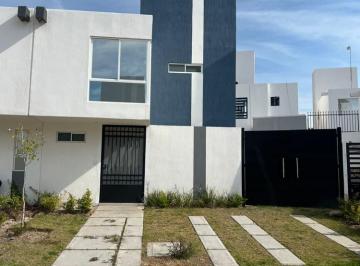 Casa · 198m² · 3 Recámaras · 3 Estacionamientos · Casa en Albaterra con 3 Recámaras, Id:.