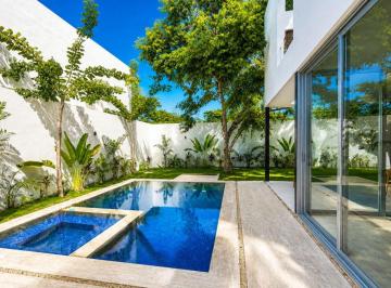 Casa de 4 habitaciones, Mérida · Residencia con Alberca y Casa Club con Amenidades Premium en Venta