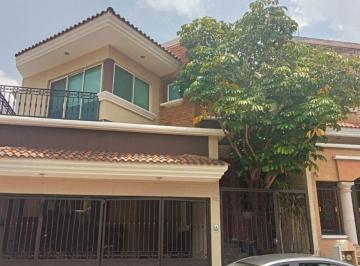 Casa de 3 habitaciones, Morelia · Venta de Casa en Frac. Privado Lomas de Las Ámericas Norte.