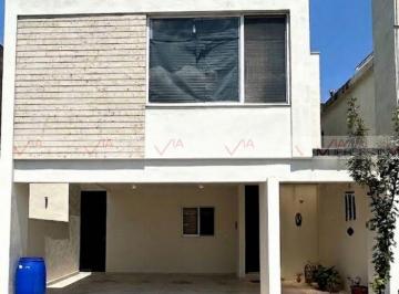 Casa · 172m² · 3 Recámaras · 2 Estacionamientos · Casa en Renta en Moretta