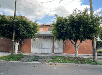 Casa · 289m² · 4 Recámaras · 2 Estacionamientos · Casa en Venta en Jardines de Irapuato - (4)