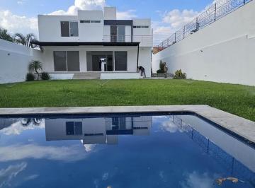 Casa de 3 habitaciones, Emiliano Zapata · Casa Nueva en Venta con Jardín y Alberca en Fraccionamiento Brisas, Morelos.