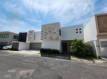 Casa · 325m² · 3 Recámaras · 2 Estacionamientos · Casa en Venta Fraccionamiento Lomas del Sol