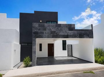 Casa · 176m² · 3 Recámaras · 2 Estacionamientos · Venta de Casa en Residencial Lomas Residencial con Recamara en Planta Baja