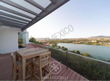 N/A · Casa en Venta en Balcones de Juriquilla con Alberca y Vista a La Lago
