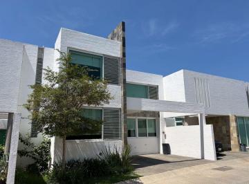 Casa · 174m² · 3 Recámaras · 2 Estacionamientos · Casa en Renta en Villas de Asís, Jocotan, Zapopan