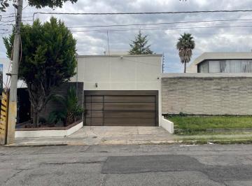 Casa · 290m² · 3 Recámaras · 2 Estacionamientos · Casa en Venta en Col. La Paz