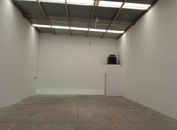 Bodega comercial , Corregidora · Amplia Bodega en Santa Barbara