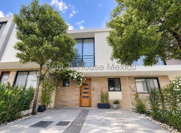 Casa en condominio de 3 habitaciones, Querétaro · Casa en Venta en El Refugio de 137 m² con 3 Recamaras, Sala Tv y Amenidades