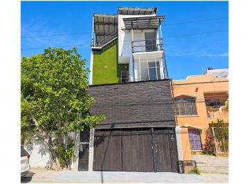 Edificio · 574m² · 12 Recámaras · 2 Estacionamientos · Edificio en Venta con Hostal y Roof Top con Bar en Playa del Carmen