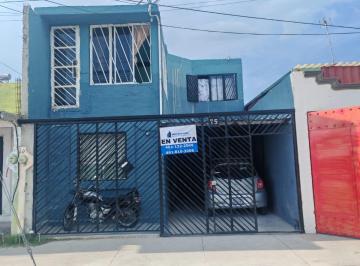 Casa de 4 habitaciones, Celaya · Se Vende Casa en Hacienda Dongu, Sobre Av Principal.
