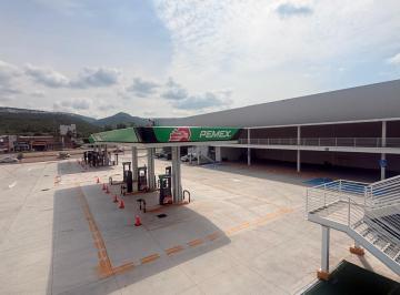 Local comercial · 100m² · 40 Estacionamientos · Locales en Renta Plaza Sky Line Blvd. Alonso de Torres León, Guanajuato