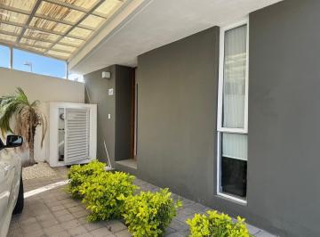 Casa · 240m² · 3 Recámaras · 2 Estacionamientos · Casa en Santa Fe Juriquilla