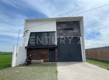 Bodega comercial · 351m² · 2 Estacionamientos · Bodega en Venta - Frente a Centro de Salud San Gregorio Atzompa - Chipilo