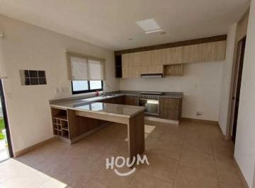 Casa · 195m² · 4 Recámaras · 2 Estacionamientos · Casa en El Marqués con 4 Recámaras, Id:.