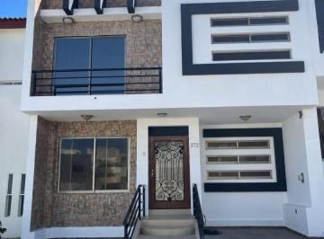 Casa en condominio de 3 habitaciones, Zapopan · Casa en Renta, Valle Imperial, Coto Español.