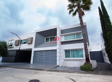 0ba2ca1f731331db4378adffd2de8adbd3787b80072b75da8a276ba0abb1d1f3 · Casa en Venta en Puerta del Bosque, Zapopan. con Recámara en Planta Baja