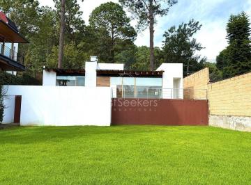 Casa de 3 habitaciones, Valle de Bravo · Casa en Venta en Avandaro