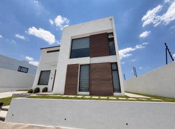 Casa · 356m² · 3 Recámaras · Casa en Venta en Calimaya, Villas del Campo