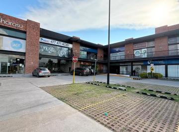 Local comercial · 210m² · 170 Estacionamientos · Local en Renta Plaza Sharasu, Aguascalientes