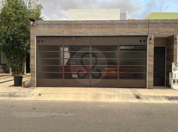Casa · 270m² · 3 Recámaras · 2 Estacionamientos · Casa en Venta en Fraccionamiento Floresta