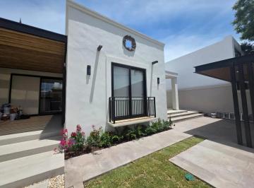 1 · Casa de un Piso en Villas del Mesón, Querétaro
