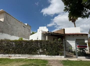 Casa · 186m² · 3 Recámaras · 2 Estacionamientos · Casa en Venta en Jurica