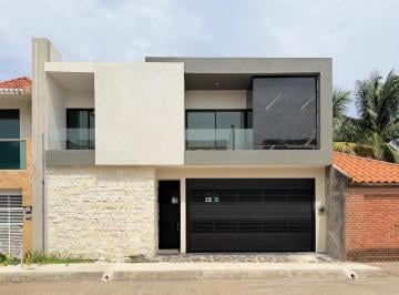 Casa · 310m² · 4 Recámaras · 2 Estacionamientos · Casa Nueva en Venta Las Palmas