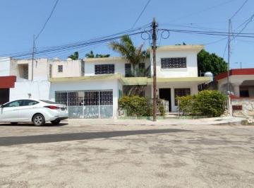 Casa · 287m² · 5 Recámaras · 2 Estacionamientos · Casa en Venta en Garcia Gineres
