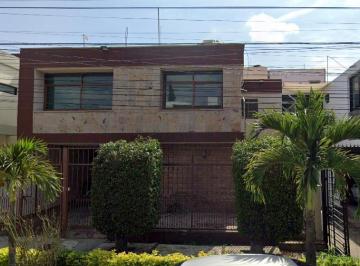 Casa de 4 habitaciones, Guadalajara · Casa en Venta en San Uriel Chapalita