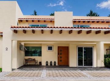 Casa en condominio · 350m² · 3 Recámaras · 2 Estacionamientos · Sauces Residencial - Metepec