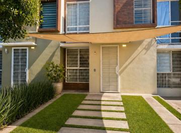 Casa en condominio de 2 habitaciones, Zapopan · En Venta Casa Parques de Tesistán | 2 Recámaras | 3 Baños | Coto Privado