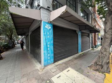Local comercial , Cuauhtémoc · En Esquina, a Pie de Calle, 4 Cortinas
