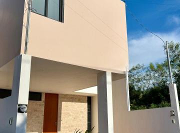 Casa de 3 habitaciones, Mérida · Casa Amueblada en Renta con Piscina en Temozón Norte