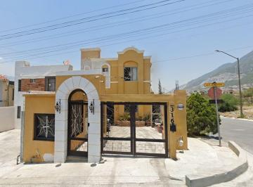 Casa de 4 habitaciones, Santa Catarina · Casa en Santa Catarina, Nuevo León. ¡Súper Precio!