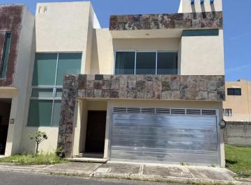 Casa · 300m² · 3 Recámaras · 2 Estacionamientos · Casa en Venta en Lomas del Mar