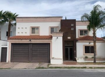 Casa · 3 Recámaras · 2 Estacionamientos · Renta de Casa en Fracc Lomas Altas Cerca de Fashon Mall